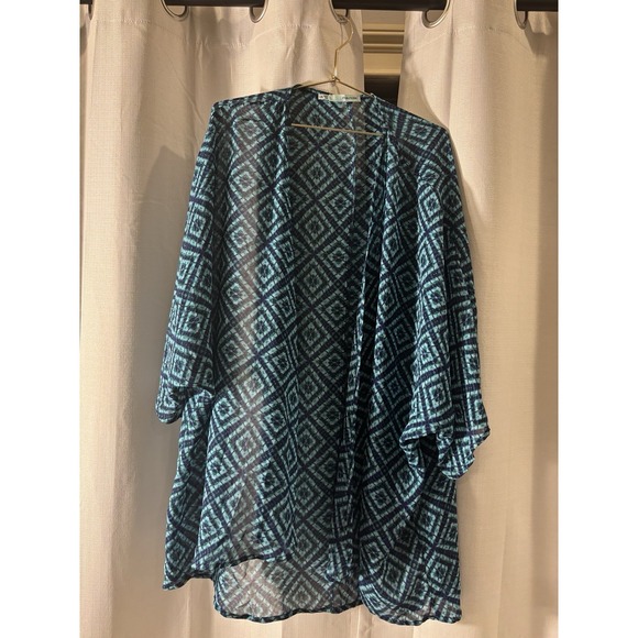 Maurices Tops - Maurices Women's Size L/XL Blue Geometric Kimono Cardigan Cover Up Lightweight